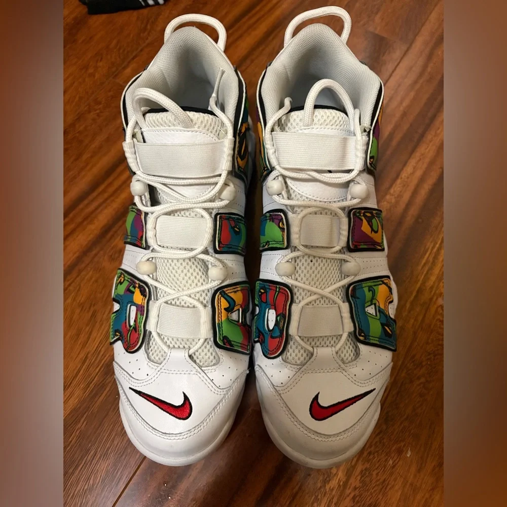 Nike Air More Uptempo
Peace, Love, Swoosh - Picture 2 of 9